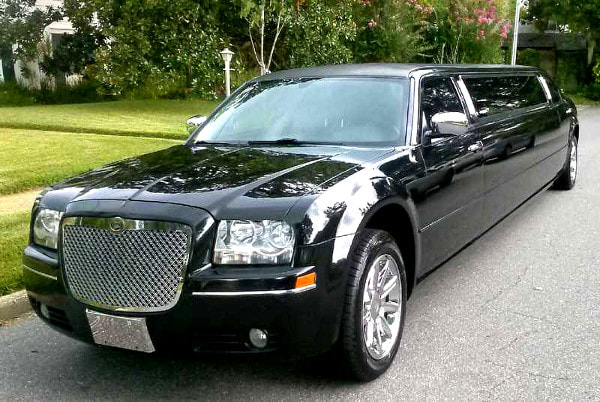Black Chrysler 300 limousine